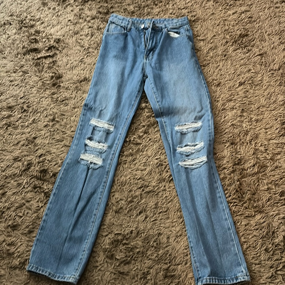 Shein Women’s jeans size 2. Great condition.